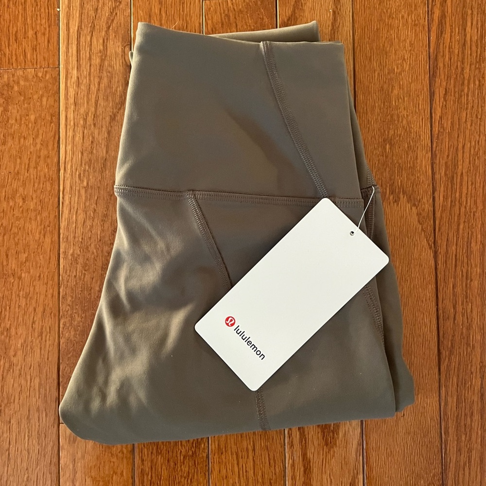 NWT Lululemon Wunder Train HR Tight 25" *Pockets size 6
25” inseam